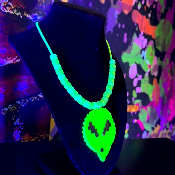 Unisex AILIEN Rave NECKLACE - Picture 3 of 5